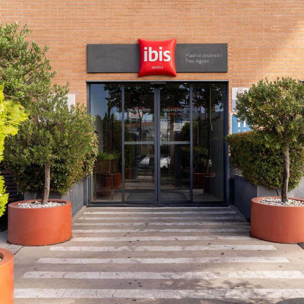 Facade of Ibis Madrid Alcorcon Tresaguas